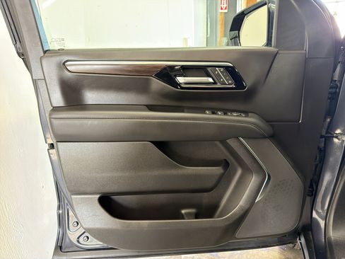 Used 2025 Chevrolet Tahoe Z71 AWD/4WD image 9