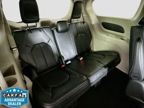 Used 2024 Chrysler Pacifica Limited FWD image 27