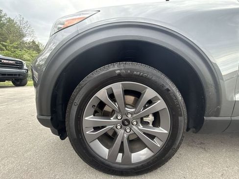Used 2024 Ford Explorer XLT w/ Equipment Group 202A AWD/4WD image 10