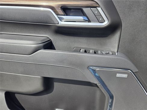 Used 2025 Chevrolet Silverado 1500 LT Trail Boss w/ Convenience Package II AWD/4WD image 19