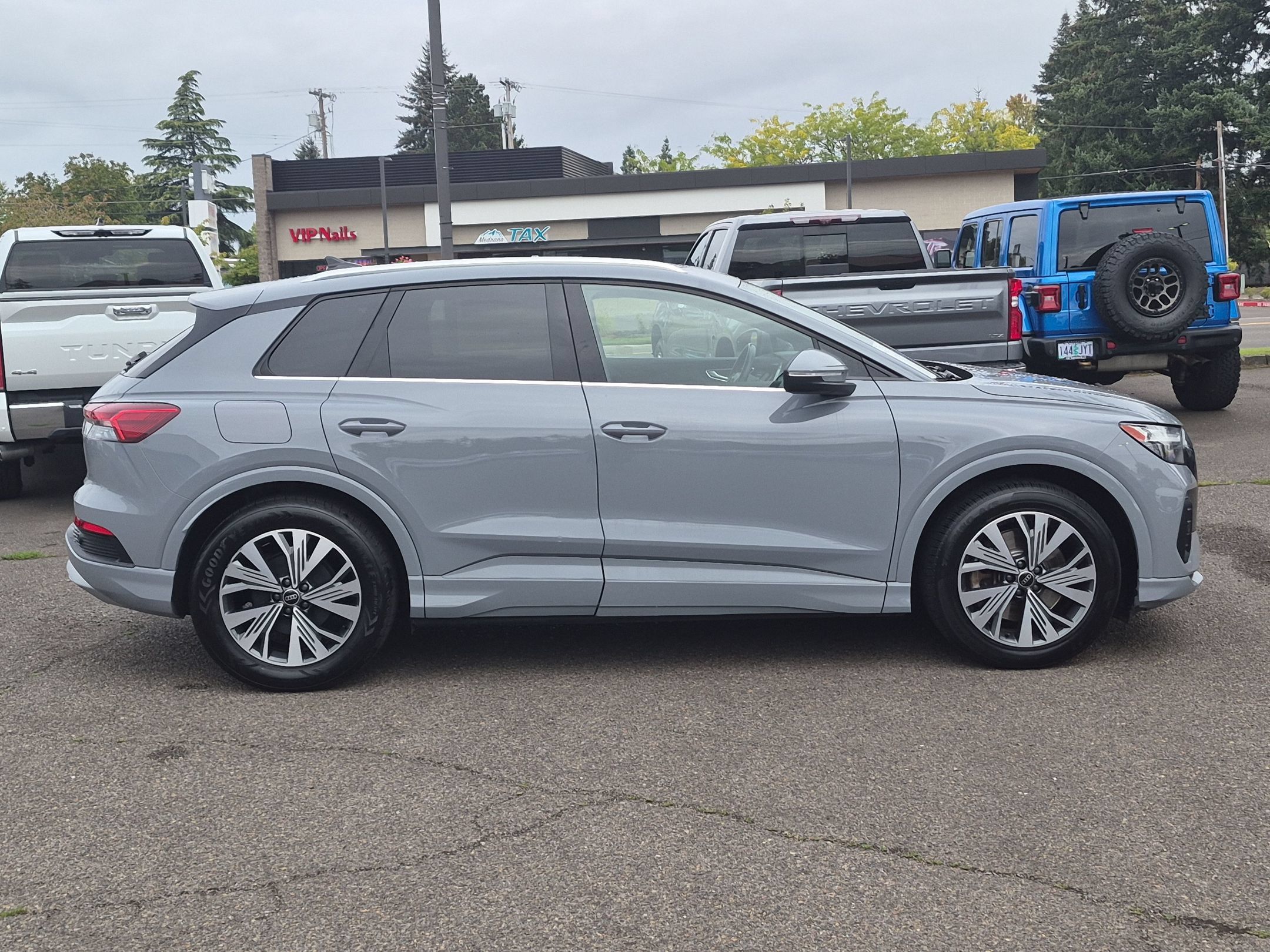 Used 2023 Audi Q4 e-tron Premium w/ Convenience Package RWD image 6