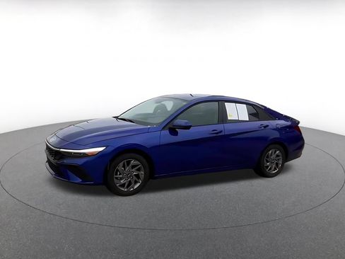 Used 2026 Hyundai Elantra Hybrid FWD image 9