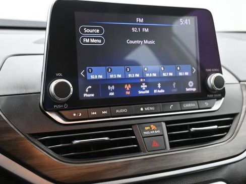 Used 2024 Nissan Altima 2.5 SV FWD image 6