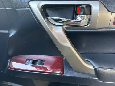 Used 2017 Lexus GX 460 Premium w/ Premium Package image 23