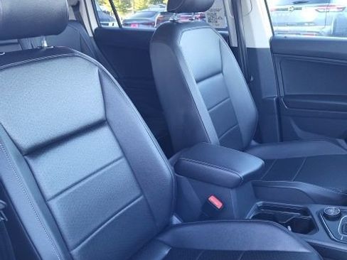 Used 2021 Volkswagen Tiguan SE image 15
