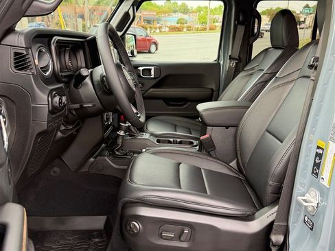 Used 2025 Jeep Gladiator Sport image 5