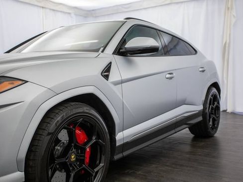 Used 2022 Lamborghini Urus AWD/4WD image 35
