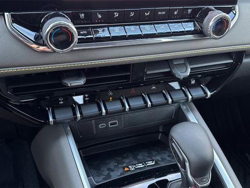 New 2026 Chevrolet Colorado ZR2 w/ ZR2 Bison Edition image 20