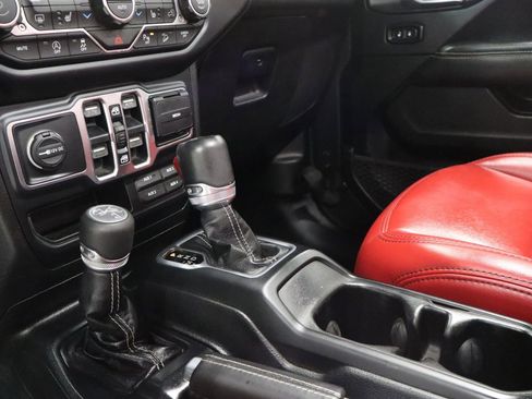 Used 2019 Jeep Wrangler Unlimited Sahara w/ Quick Order Package 24M Moab AWD/4WD image 47
