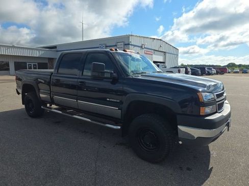 Used 2005 Chevrolet Silverado 2500 LS w/ Skid Plate Package AWD/4WD image 11
