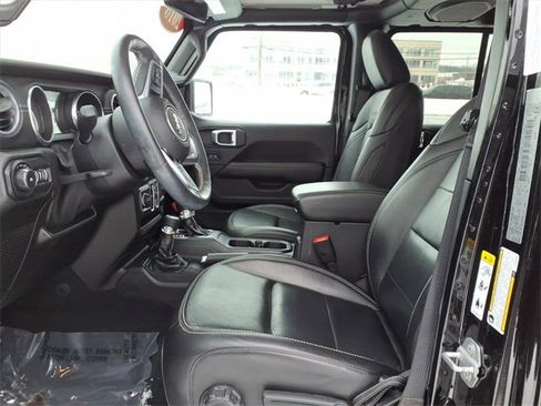 Used 2018 Jeep Wrangler Unlimited Sahara w/ Uconnect 4C Nav & Sound Group image 13