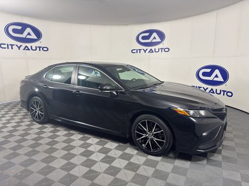 Used 2024 Toyota Camry SE FWD image 1