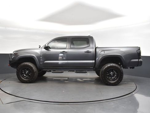 Used 2020 Toyota Tacoma TRD Off-Road image 4