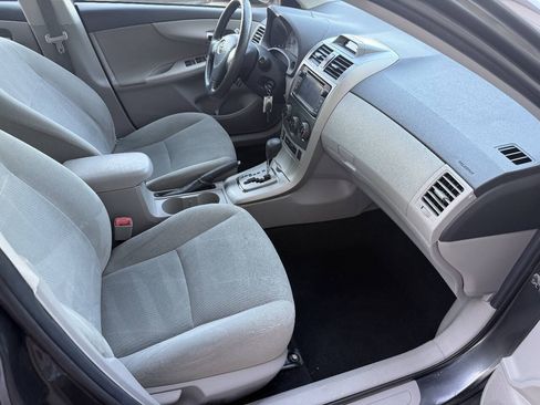 Used 2013 Toyota Corolla LE FWD image 32