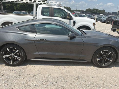 Used 2020 Ford Mustang Coupe RWD image 6