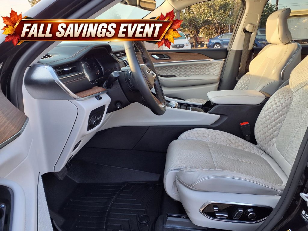 Used 2022 Jeep Grand Cherokee Summit AWD/4WD image 11