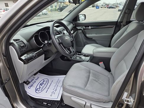 Used 2011 Kia Sorento LX image 10