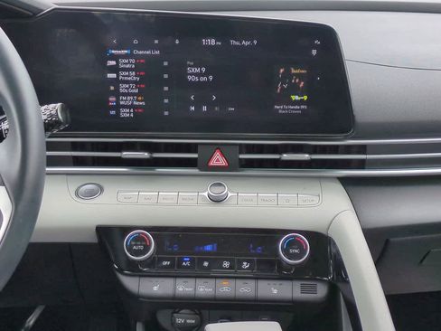 Used 2024 Hyundai Elantra Limited image 17