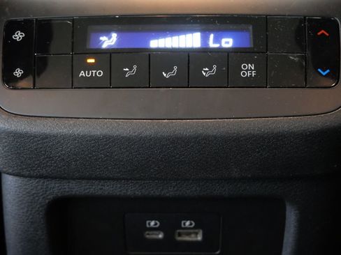 Used 2025 Nissan Pathfinder SV FWD image 24