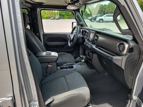 Used 2018 Jeep Wrangler Unlimited Sport AWD/4WD image 29