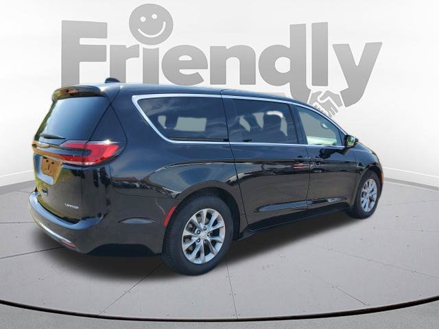 Used 2026 Chrysler Pacifica Limited FWD image 5