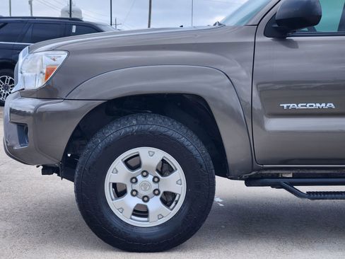 Used 2015 Toyota Tacoma 4x4 Access Cab V6 w/ TRD Off-Road Package image 9