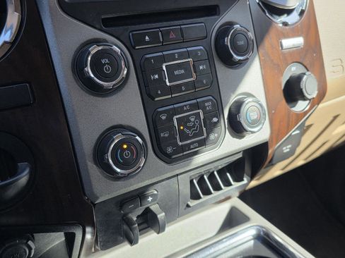 Used 2014 Ford F250 Lariat w/ Lariat Interior Package image 17