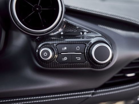 Used 2022 Ferrari F8 Tributo image 69