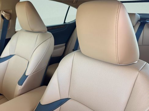 Used 2025 Lexus ES 350 w/ Premium Package FWD image 17