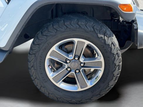 Used 2018 Jeep Wrangler Unlimited Sahara AWD/4WD image 37