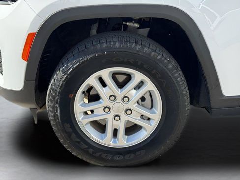 Used 2025 Jeep Grand Cherokee Laredo w/ Trailer Tow Package RWD image 9