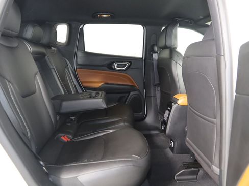 Used 2025 Jeep Compass Limited image 12