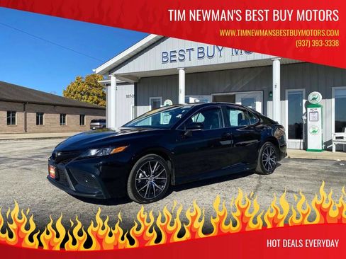 Used 2023 Toyota Camry SE image 1