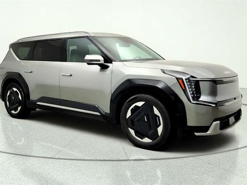 Used 2024 Kia EV9 Land AWD/4WD image 3