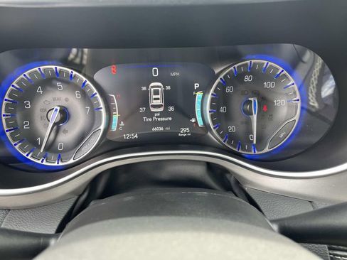 Used 2023 Chrysler Pacifica Limited w/ S Appearance Package image 34