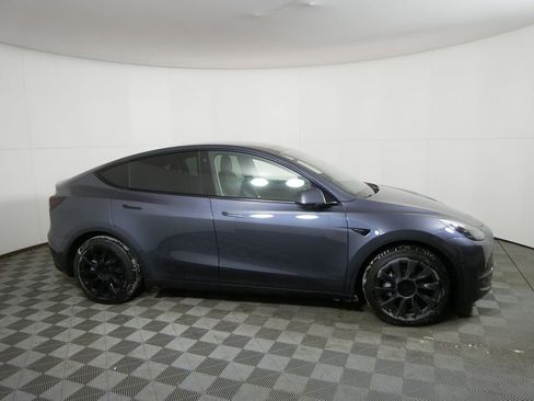 Used 2022 Tesla Model Y Long Range image 2