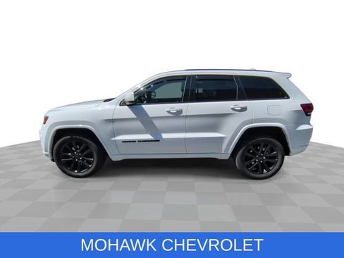 Used 2019 Jeep Grand Cherokee Altitude AWD/4WD image 5