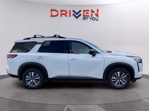 New 2026 Nissan Pathfinder SL image 7