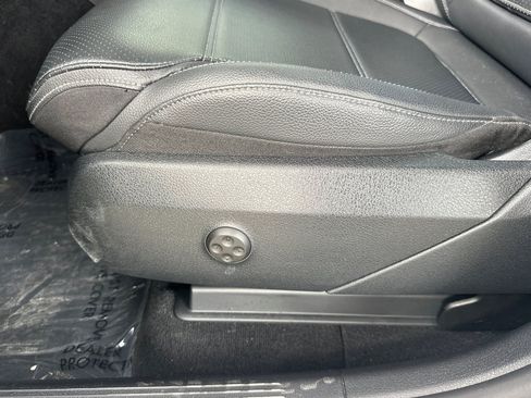Used 2024 Mercedes-Benz GLC 300 4MATIC image 15