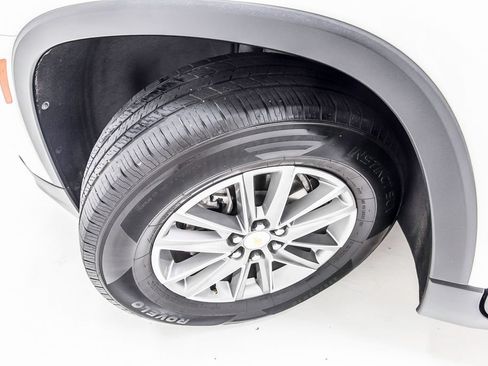 Used 2022 Chevrolet Traverse LT FWD image 12