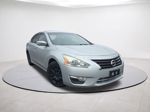 Used 2014 Nissan Altima 2.5 S image 1