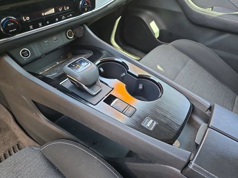 Certified 2022 Nissan Rogue SV FWD image 13
