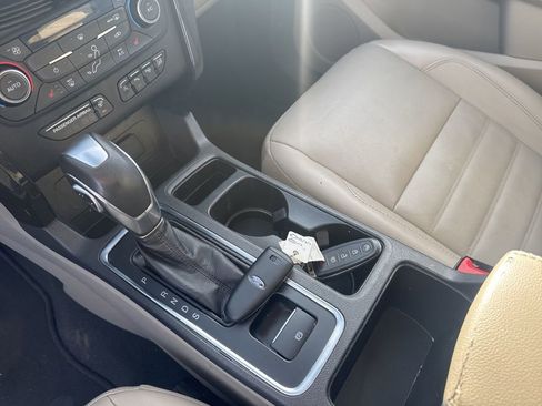 Used 2019 Ford Escape Titanium image 9