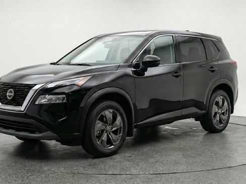 Used 2025 Nissan Rogue SV image 3
