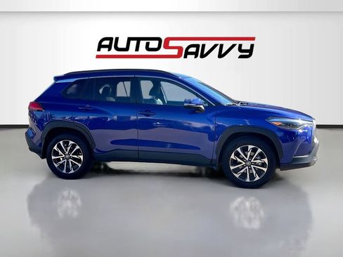 Used 2024 Toyota Corolla Cross XLE w/ Convenience Package image 8