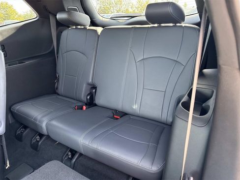 Used 2024 Buick Enclave Premium image 26