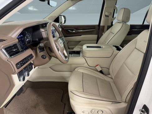 Used 2021 GMC Yukon Denali w/ Denali Premium Package RWD image 5