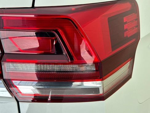 Used 2018 Volkswagen Atlas SEL w/ R-Line Package AWD/4WD image 35