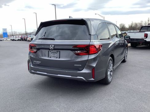 New 2026 Honda Odyssey Touring image 6