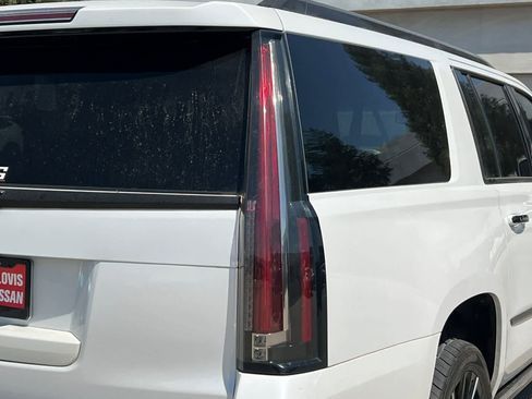 Used 2016 Cadillac Escalade ESV Platinum AWD/4WD image 13